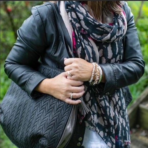 Stella & Dot Handbags - Stella & Dot shoulder bucket bag NWT